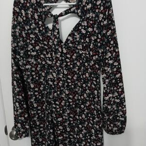 Flying Tomatoes floral v neck open back. Long sleeve dress